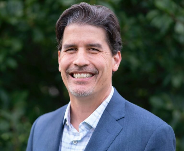 Headshot of Dr .Peter Claybour